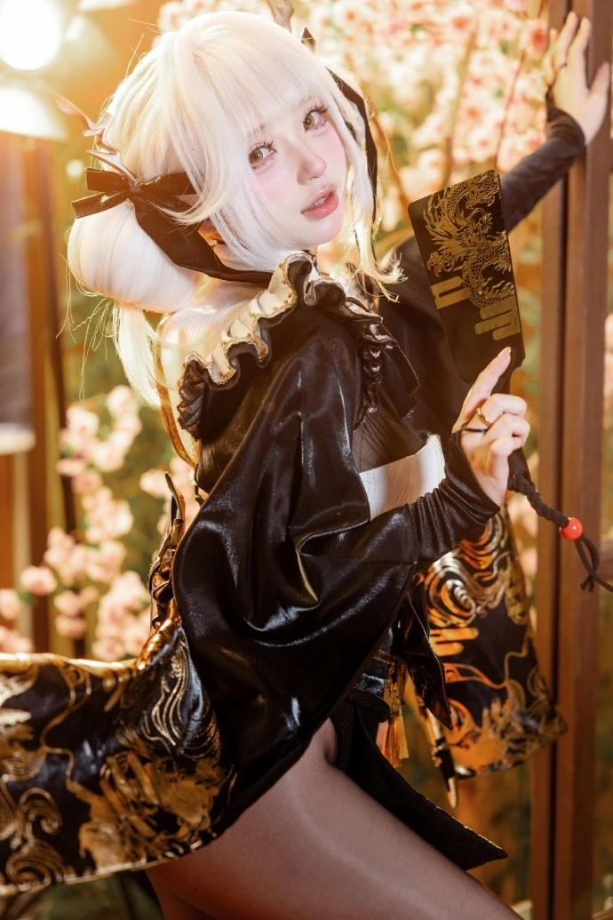 nikke:胜利女神情人节就留下和我过嘛～店～长～^_^