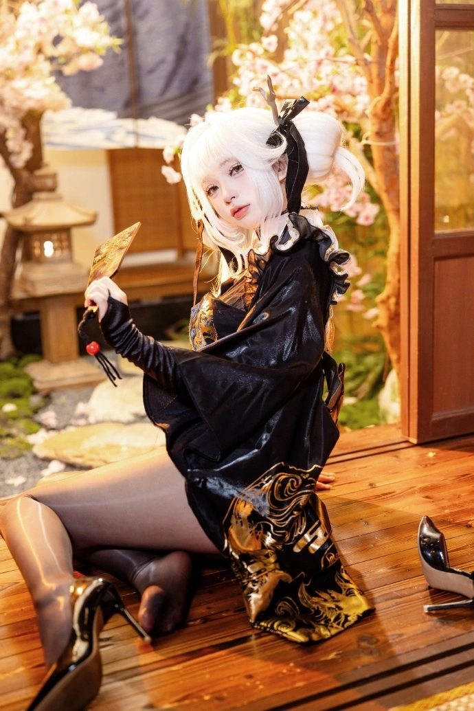 nikke:胜利女神情人节就留下和我过嘛～店～长～^_^