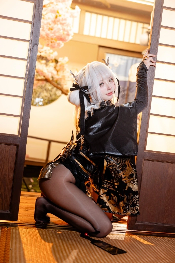 nikke:胜利女神情人节就留下和我过嘛～店～长～^_^